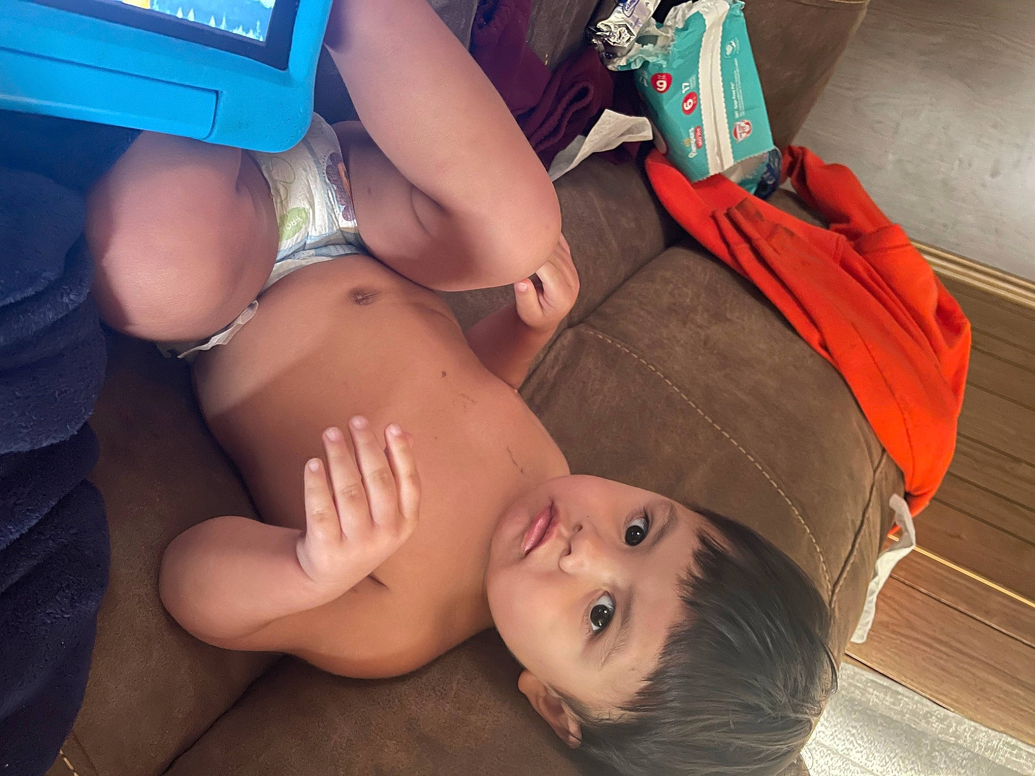 Carlos is registered to the contest to win money with this photo: abdomen, black_hair, chest, comfort, eyewear, finger, flash_photography, glasses, happy, knee, leg, mouth, muscle, neck, person, skin, stomach, sunglasses, thigh, toddler