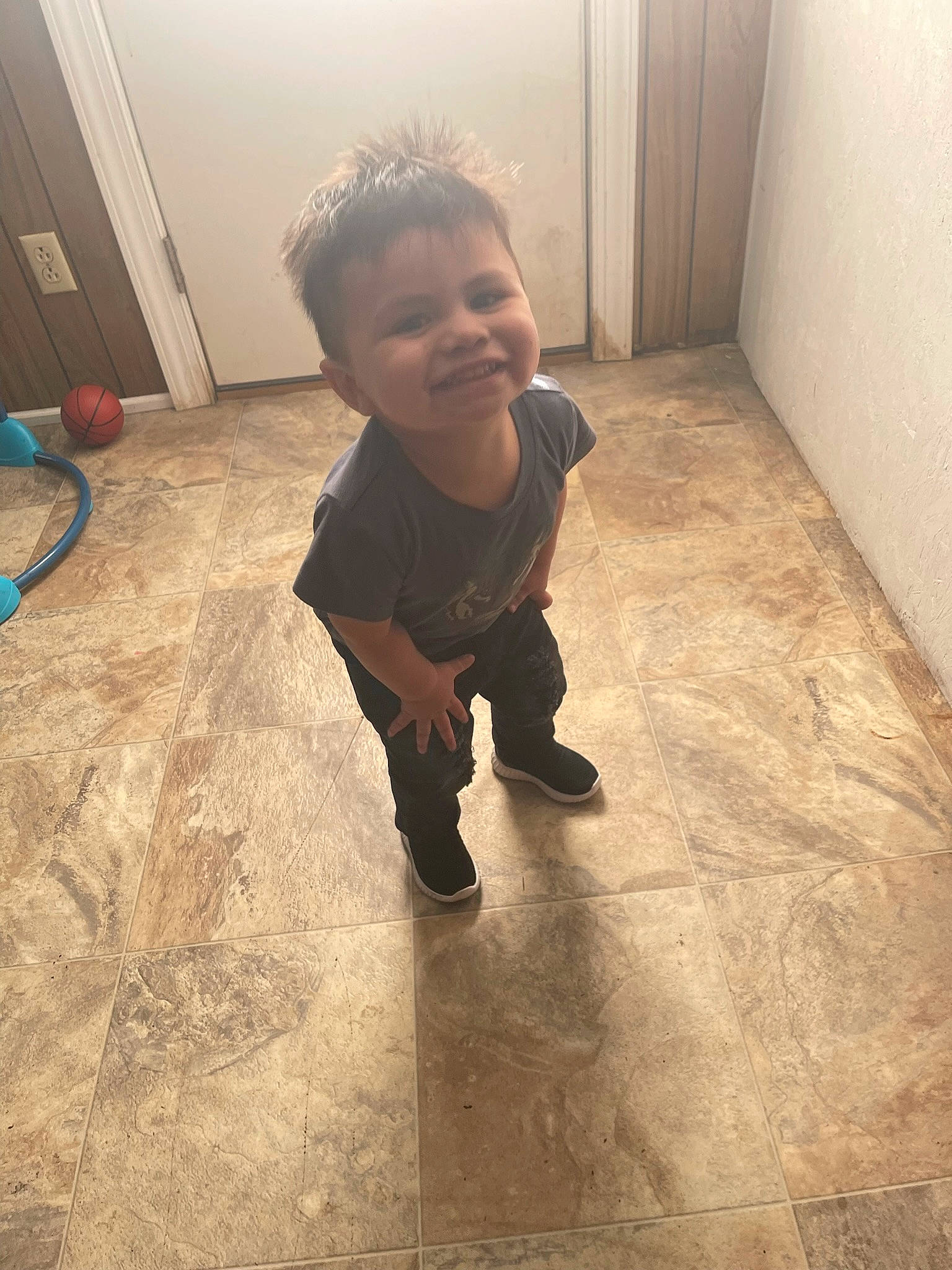 Carlos is registered to the contest to win money with this photo: baby, baby_toddler_clothing, face, floor, flooring, fun, happy, hardwood, head, human_leg, joy, laminate_flooring, leg, nose, person, selfie, sitting, smile, toddler, wood