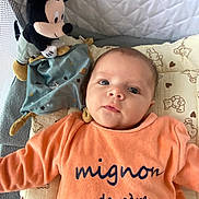 Kivers participe au concours pour gagner de l'argent avec cette photo : baby, infant, orange_clothing, mickey_mouse, plush_toy, blanket, teddy_bear_pattern, face, blue_eyes, lying_down, soft_toys, child, cute, indoors, portrait, baby_garment, comfort, young_child, closeup, resting