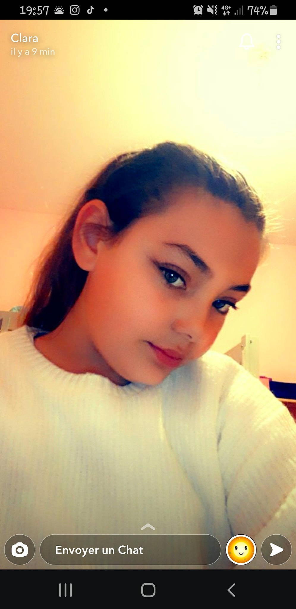 Clara a rejoint le concours — aidez-le/la à gagner de superbes lots ! black_hair, cheek, ear, elbow, eye, eyebrow, eyelash, face, fashion_design, flash_photography, forehead, happy, jaw, lip, long_hair, neck, nose, person, portrait_photography, shoulder