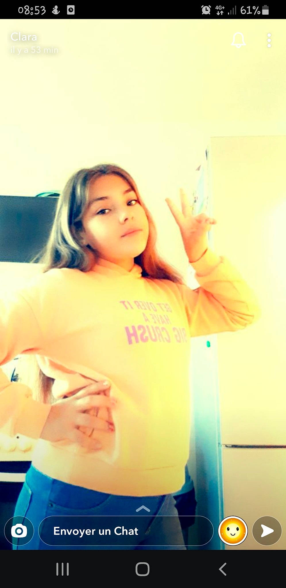 Clara a rejoint le concours — aidez-le/la à gagner de superbes lots ! abdomen, beauty, blue, elbow, finger, flash_photography, gesture, happy, human_body, joint, mouth, person, plastic_bottle, shoulder, sleeve, stomach, t_shirt, thigh, trunk, waist