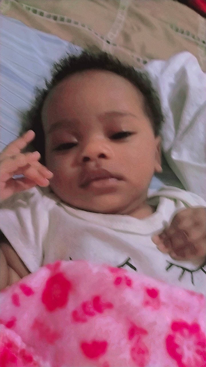 Mi'Amor is registered to the contest to win money with this photo: cheek, chin, eye, eyebrow, eyelash, face, facial_expression, finger, forehead, hand, happy, iris, lip, mouth, nose, person, pink, skin, sleeve, textile