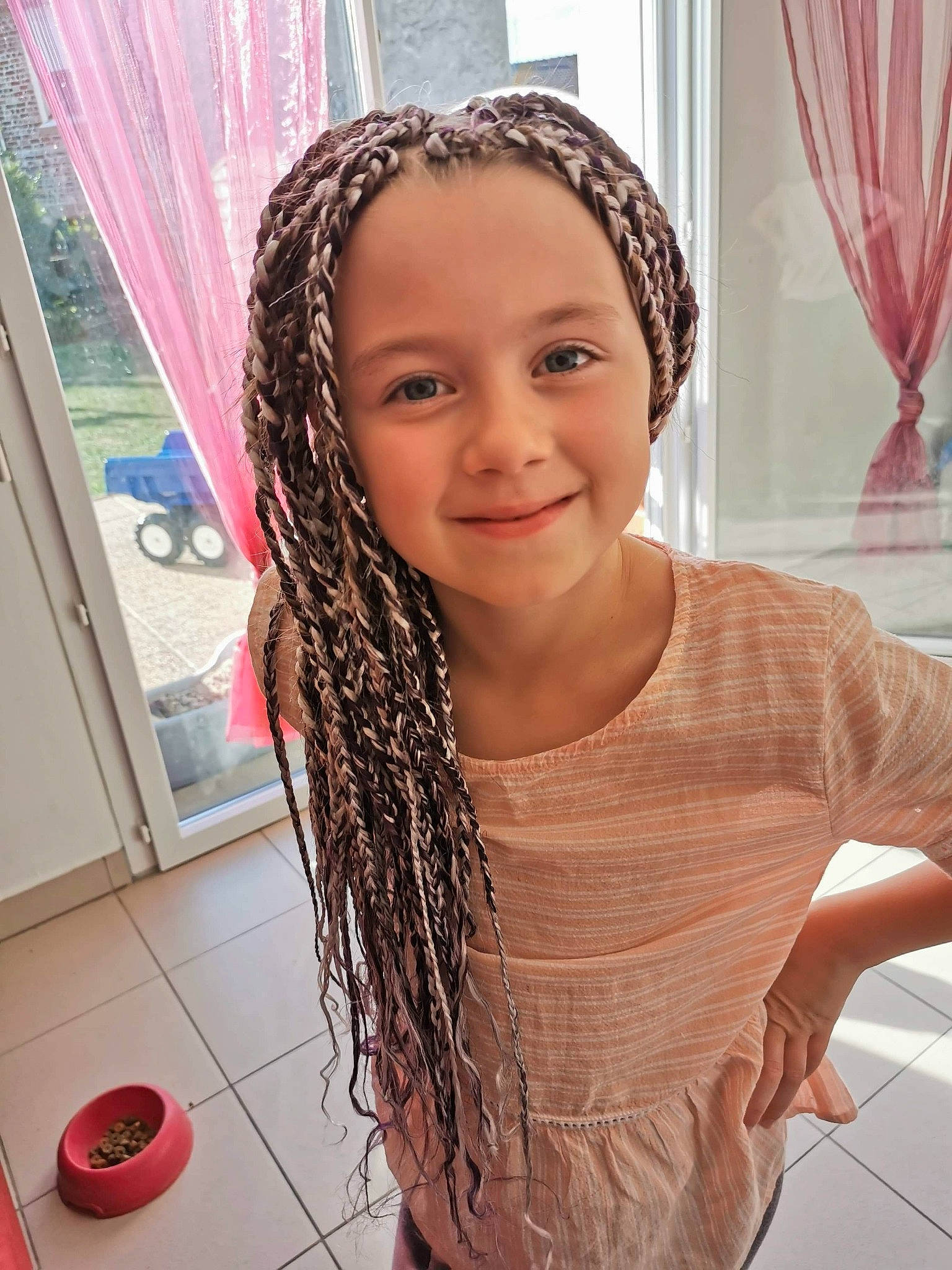 Noemie participe au concours pour gagner de l'argent avec cette photo : black_hair, braid, brown_hair, cornrows, dreadlocks, eyebrow, fashion_accessory, forehead, hair, hair_accessory, hair_coloring, hairstyle, headgear, headpiece, headwear, joy, lip, long_hair, person, pigtail