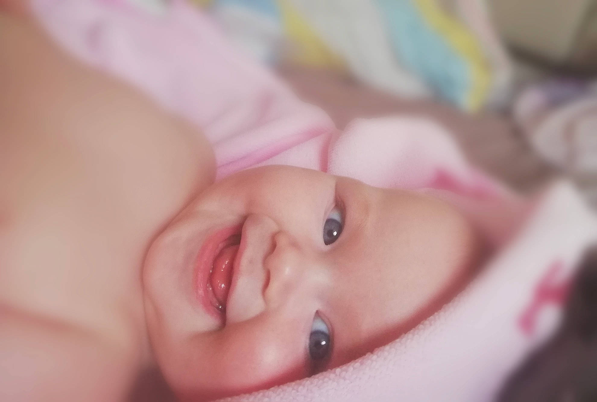 Oceana a rejoint le concours — aidez-le/la à gagner de superbes lots ! baby, cheek, chin, eye, eyebrow, eyelash, face, finger, gesture, hand, happy, head, iris, joy, lip, mouth, neck, nose, person, pink