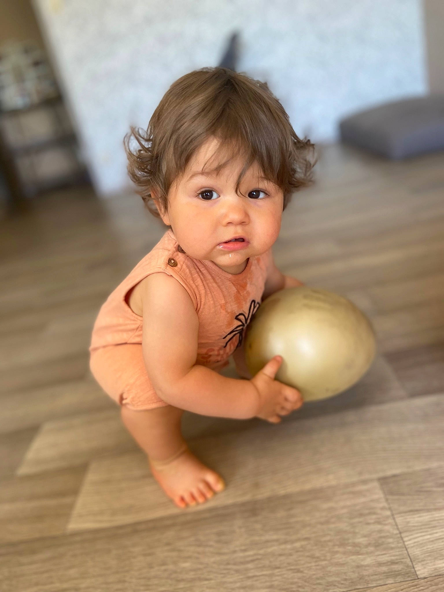 Daymon a rejoint le concours — aidez-le/la à gagner de superbes lots ! abdomen, baby, baby_toddler_clothing, ball, cheek, eye, finger, flash_photography, flooring, foot, hair, happy, hardwood, human_leg, iris, neck, nose, person, shoulder, toddler