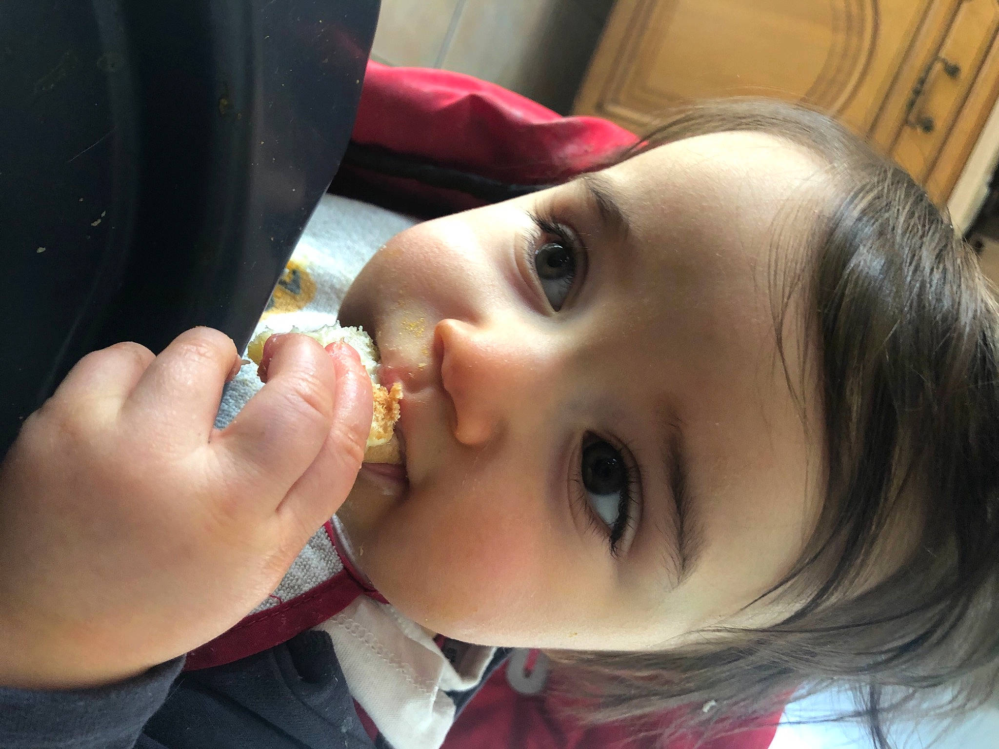 Cassidy participe au concours pour gagner de l'argent avec cette photo : baby, cheek, ear, eye, eyebrow, eyelash, food, food_craving, gesture, happy, head, iris, jaw, lip, mouth, neck, nose, person, skin, smile