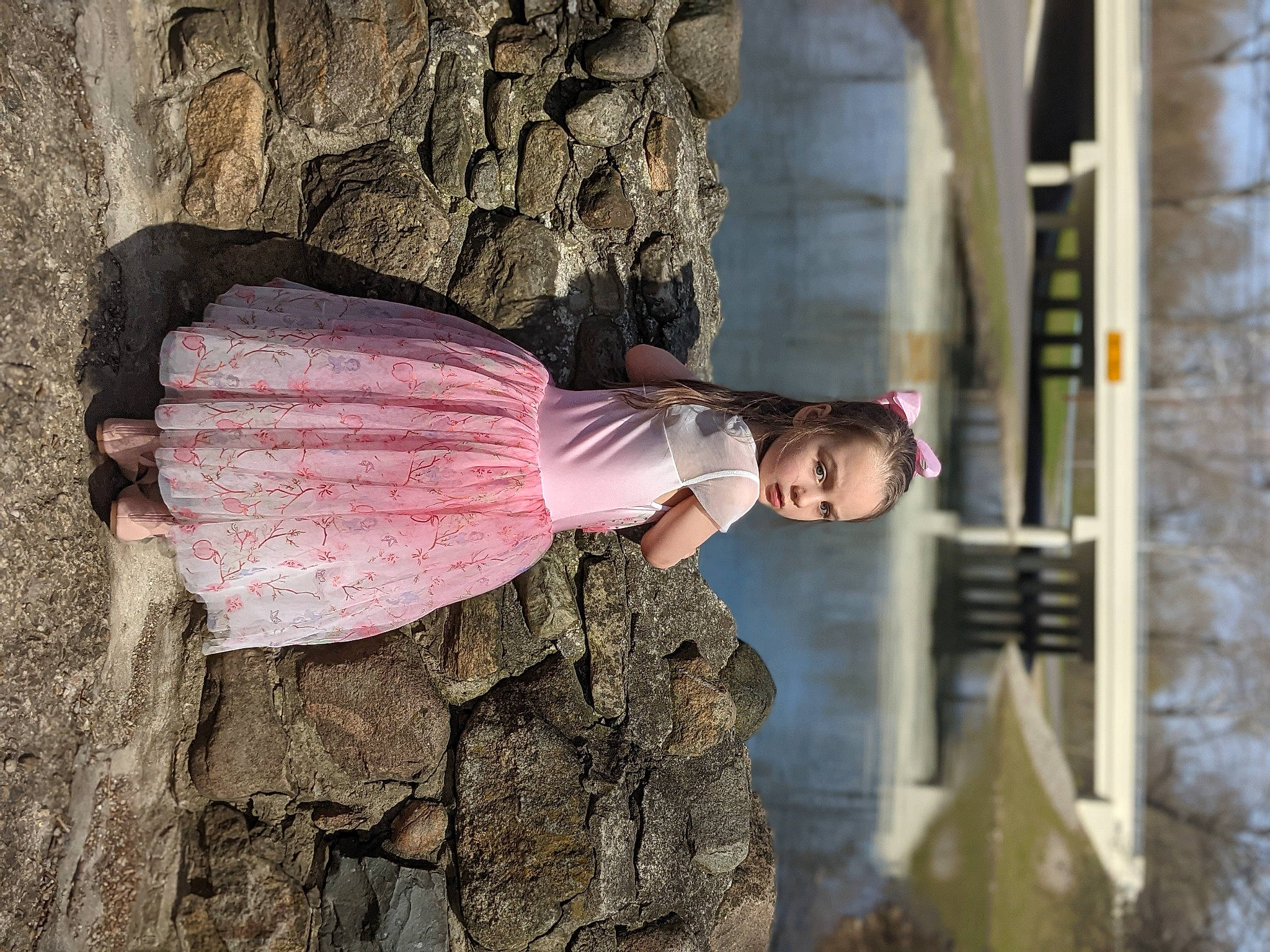 Syaris is registered to the contest to win money with this photo: dress, eye, happy, human_leg, leisure, magenta, person, shadow, sitting, street_fashion, tints_and_shades, tree, trunk, waist, wood