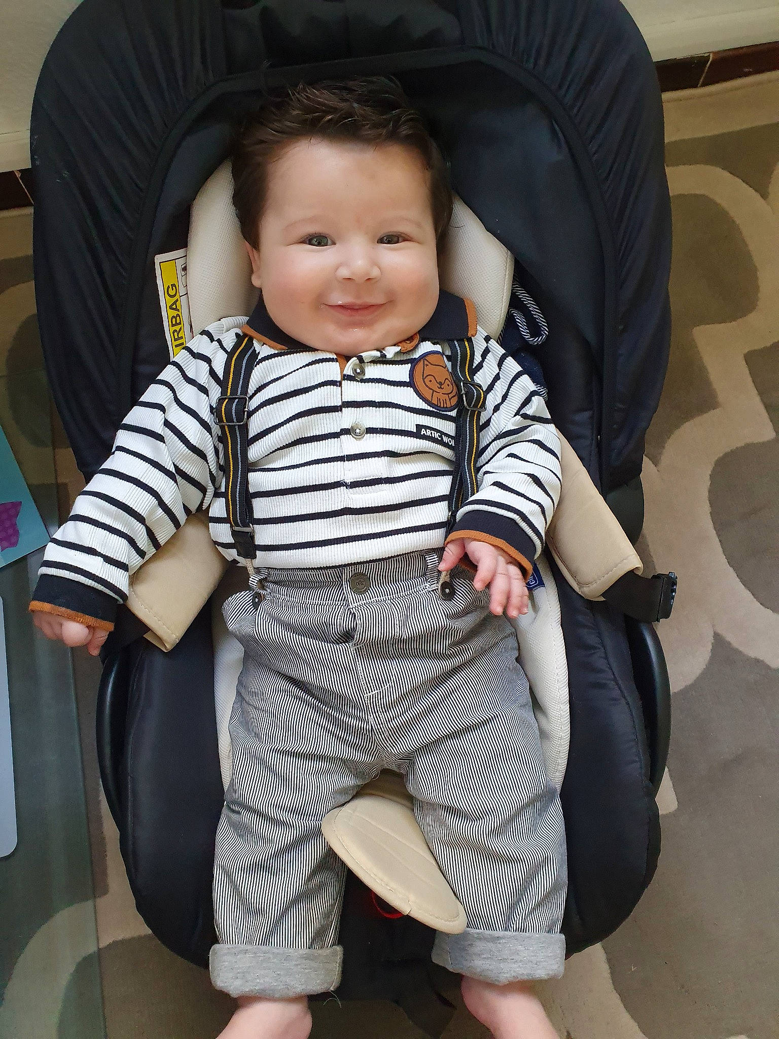 Ziad participe au concours pour gagner de l'argent avec cette photo : baby, baby_products, child, joy, leg, person, product, sitting, toddler