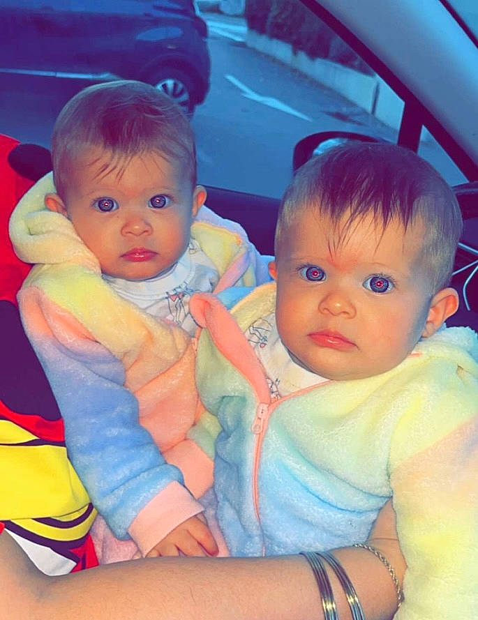 Ruby Lúcy Les Jumelle participe au concours pour gagner de l'argent avec cette photo : automotive_exterior, baby, baby_products, baby_toddler_clothing, car, car_seat, cheek, child, family_car, fun, happy, iris, mouth, nose, person, product, sitting, skin, t_shirt, toddler