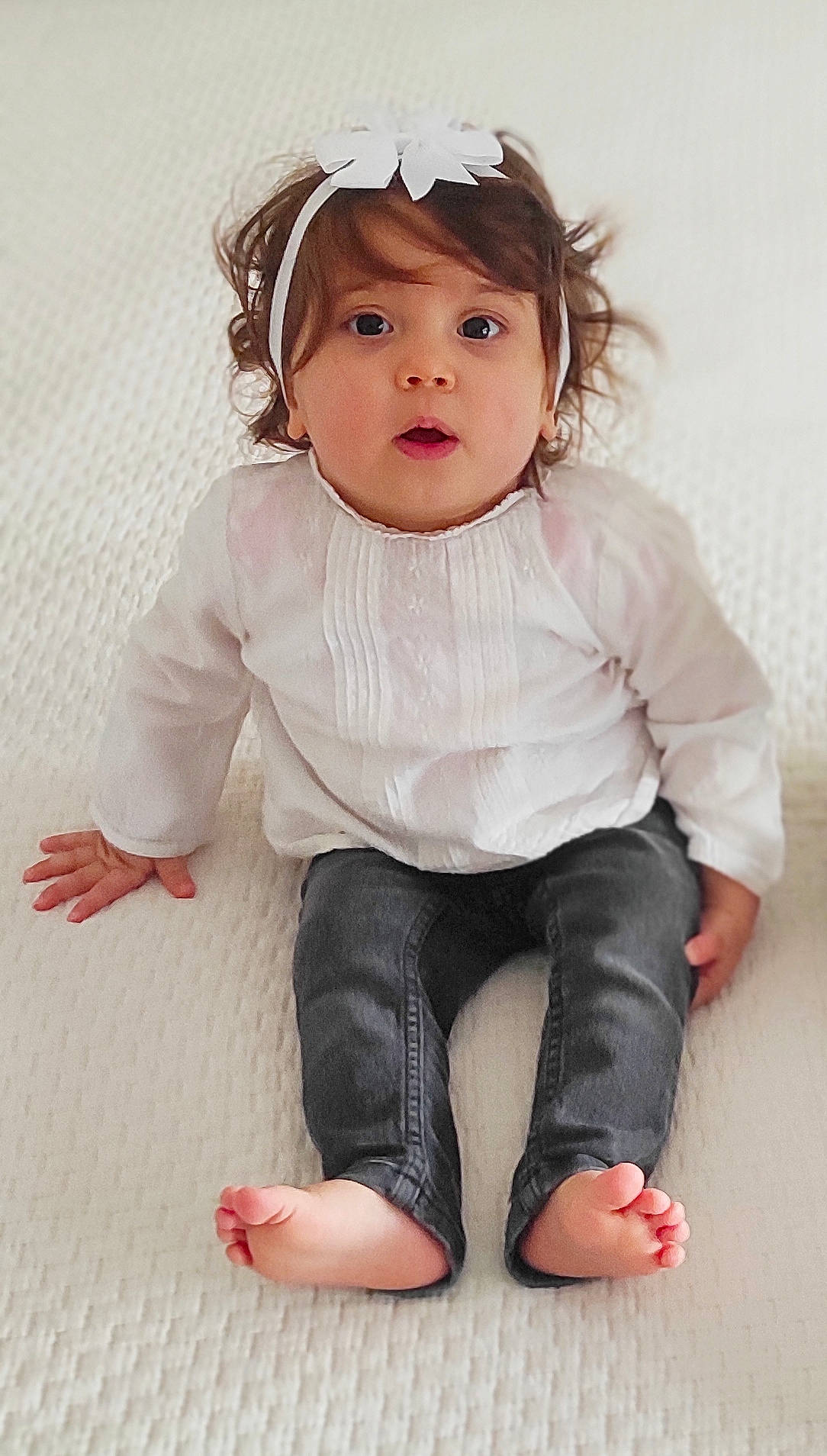 Laïana a rejoint le concours — aidez-le/la à gagner de superbes lots ! baby, baby_toddler_clothing, cheek, child, chin, dress_shirt, eye, eyelash, finger, flash_photography, hair, head, iris, lip, neck, person, photograph, skin, sleeve, toddler
