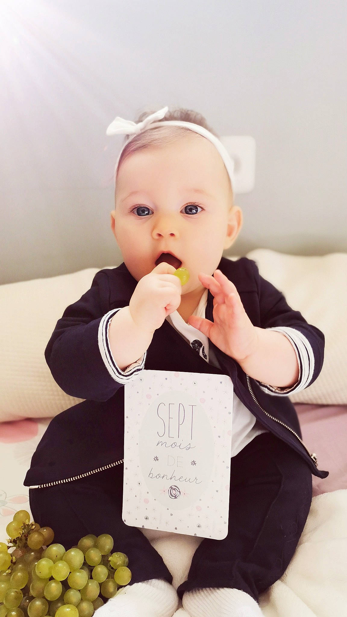 Mélia participe au concours pour gagner de l'argent avec cette photo : baby, baby_toddler_clothing, cheek, child, drinkware, eye, eyelash, finger, food_craving, happy, head, human, nail, natural_foods, person, photograph, skin, sleeve, surprise, toddler