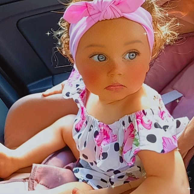 Shaily a rejoint le concours — aidez-le/la à gagner de superbes lots ! barbie, blond, brown_hair, child, doll, eyelash, fashion_accessory, finger, fun, headband, headpiece, jewellery, magenta, necklace, peach, pink, sitting, skin, toy, vehicle_door