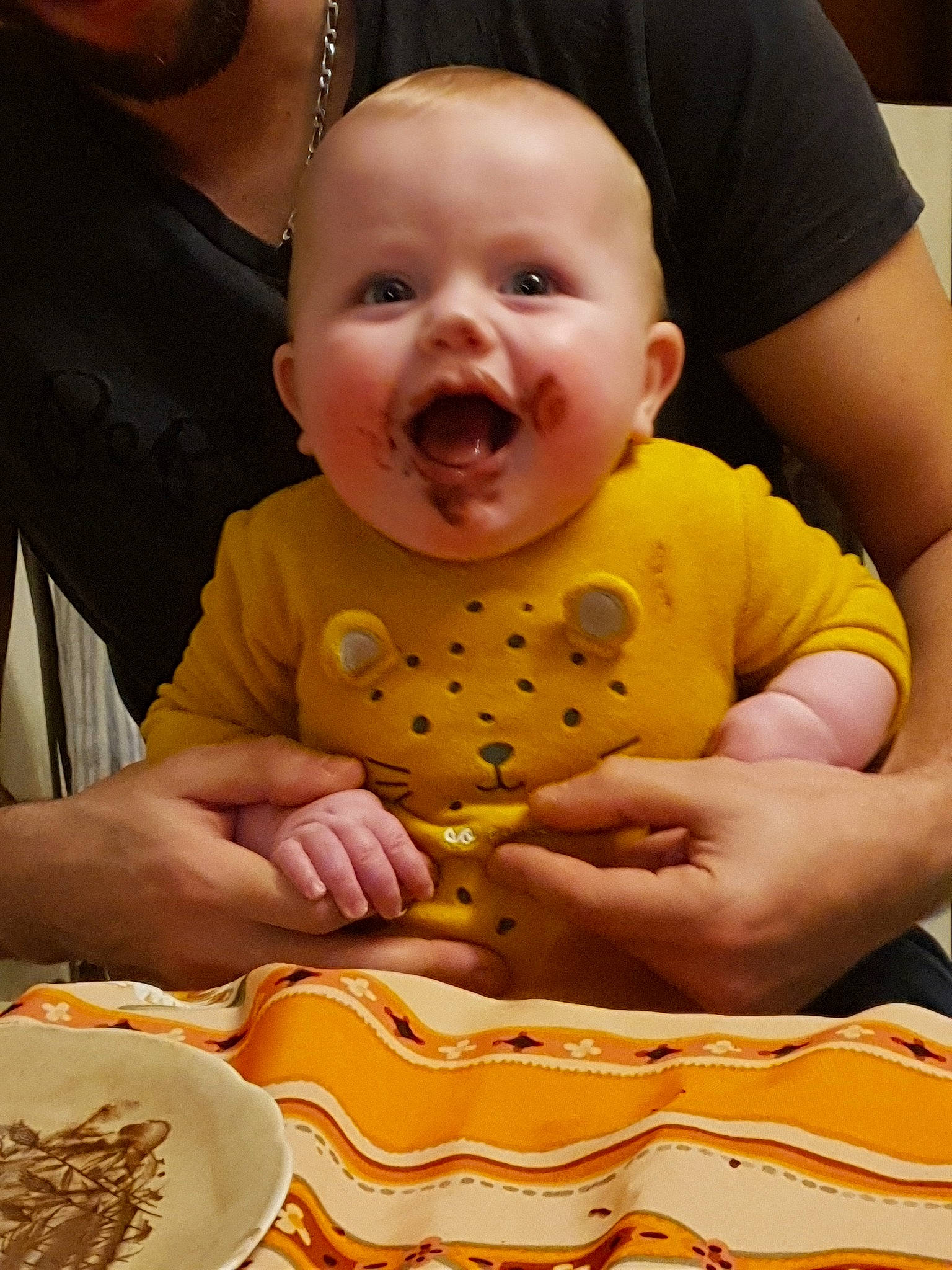 Luka participe au concours pour gagner de l'argent avec cette photo : baby, baby_food, child, comfort_food, eating, food, person, toddler
