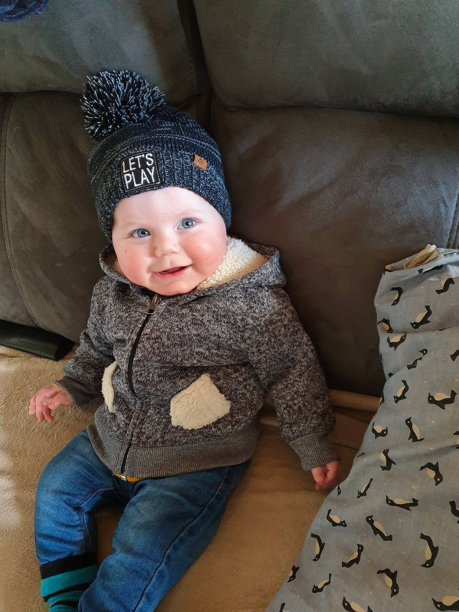 Luka a rejoint le concours — aidez-le/la à gagner de superbes lots ! baby, beanie, bonnet, cap, child, clothing, crochet, headgear, knit_cap, knitting, person, toddler, wool