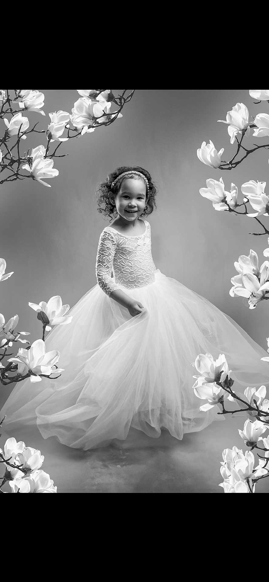Meylia a rejoint le concours — aidez-le/la à gagner de superbes lots ! child, girl, dress, lace, tulle, flower, magnolia, branch, black_and_white, portrait, smile, curly_hair, headband, studio, elegant, twirl, happy, young, fashion, graceful