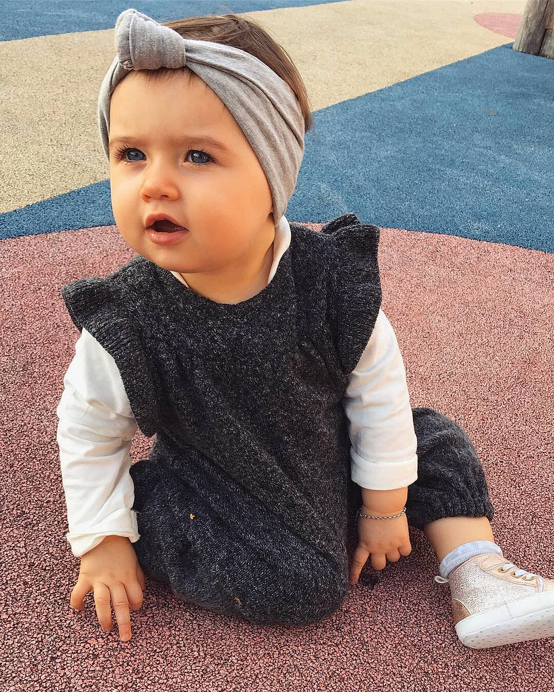 Alyssia participe au concours pour gagner de l'argent avec cette photo : beanie, boy, cap, child, cool, eye, fun, girl, hair_accessory, headgear, infant, knit_cap, knitting, outerwear, person, sitting, skin, sweater, textile, toddler