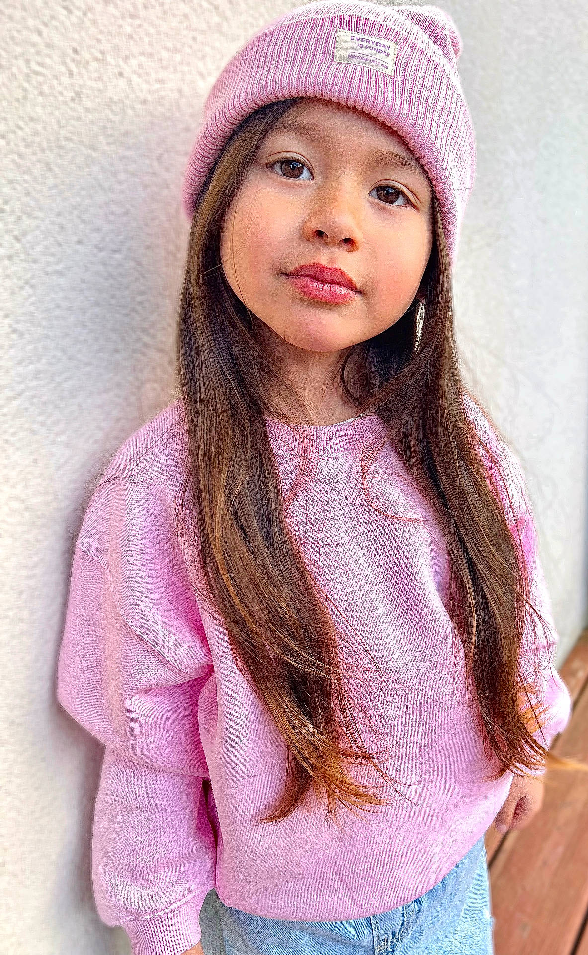Eva a rejoint le concours — aidez-le/la à gagner de superbes lots ! beanie, bonnet, cap, child, clothing, face, female, fleece, girl, happy, hat, head, hoodie, knitwear, person, photography, portrait, smile, sweater, sweatshirt