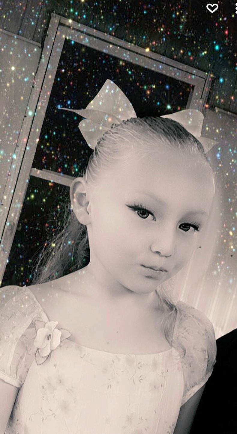 Hermelinda is registered to the contest to win money with this photo: bridal_accessory, bridal_veil, chin, cool, costume_hat, eye, eyebrow, eyelash, face, fashion, flash_photography, hair, hairstyle, happy, head, headgear, headpiece, human_body, lip, person