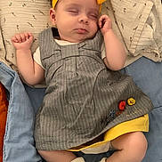 Cléophée a rejoint le concours — aidez-le/la à gagner de superbes lots ! baby, blanket, child, clothing, comfort, cozy, cute, dress, duck, headband, indoors, infant, peaceful, portrait, resting, sleeping, slippers, soft, toddler, yellow