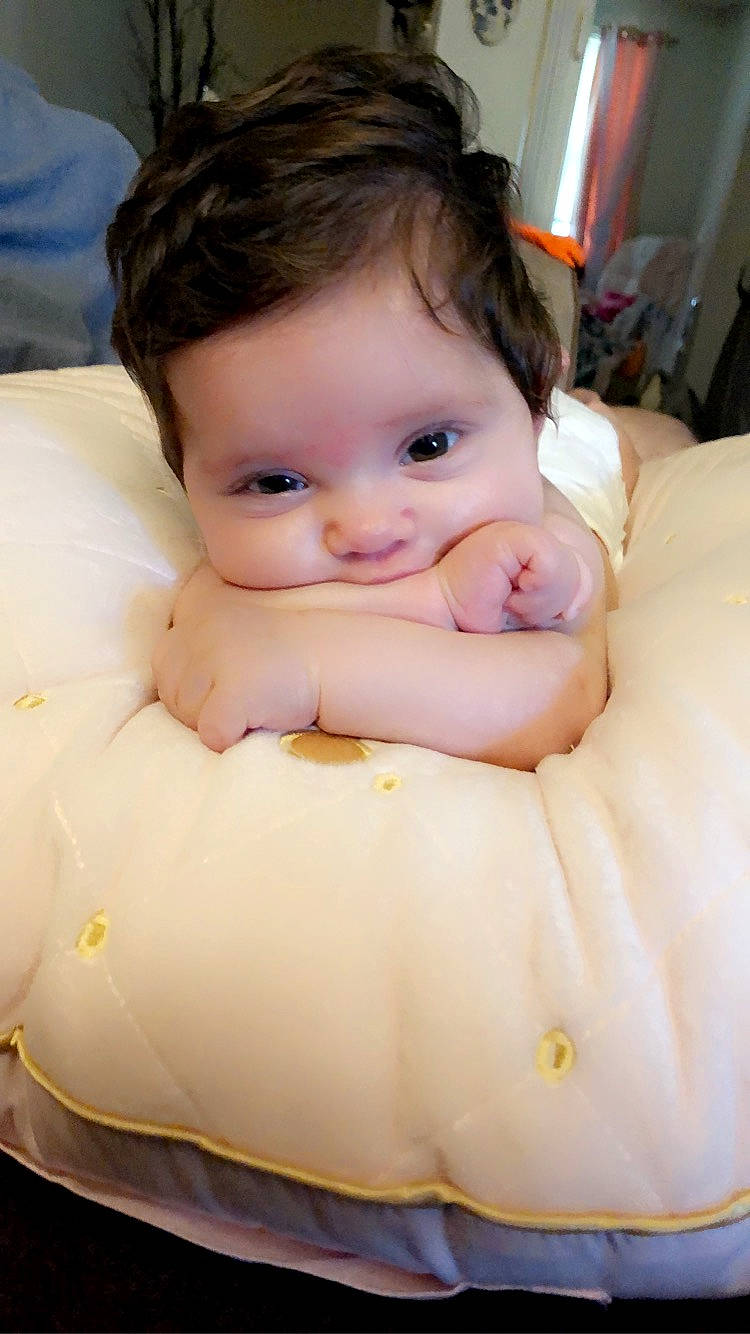 Lucianna is registered to the contest to win money with this photo: arm, cheek, chin, comfort, eye, eyebrow, eyelash, face, forehead, hair, hand, head, human_body, iris, lip, mouth, neck, nose, person, skin