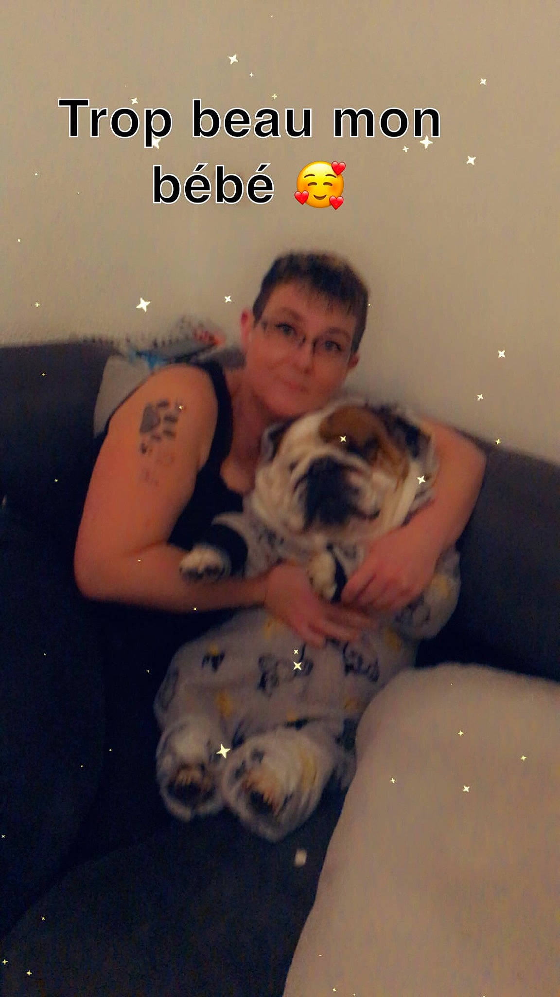 Robby participe au concours pour gagner de l'argent avec cette photo : abdomen, carnivore, chest, comfort, companion_dog, dog, dog_breed, eyewear, fawn, flash_photography, fun, happy, hug, photo_caption, puppy_love, sitting, thigh, toy_dog, trunk, whiskers