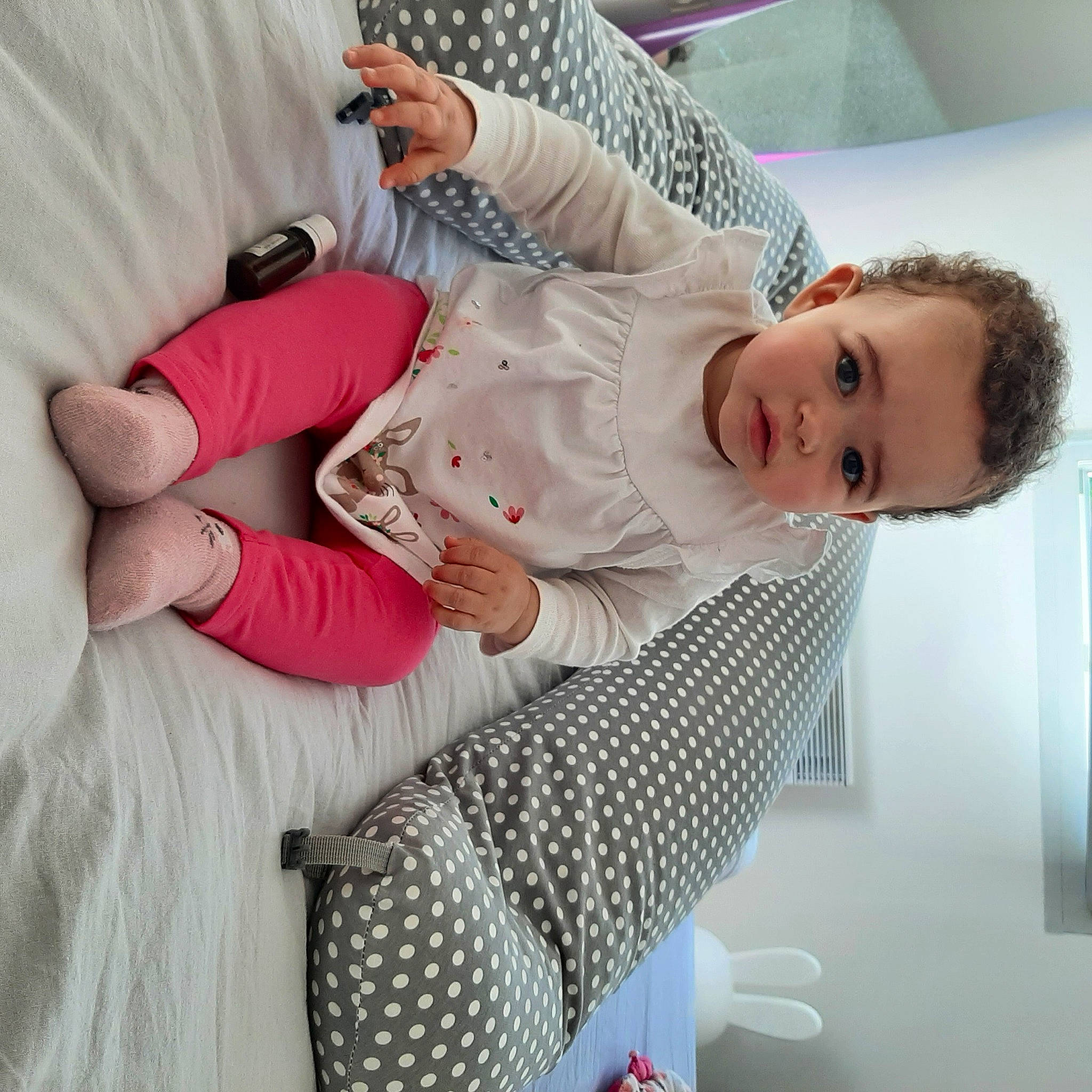Nayélie a rejoint le concours — aidez-le/la à gagner de superbes lots ! baby, baby_products, chair, child, comfort, elbow, fun, joint, knee, lap, leg, leisure, nail, neck, pattern, person, shoulder, sitting, sleeve, thigh