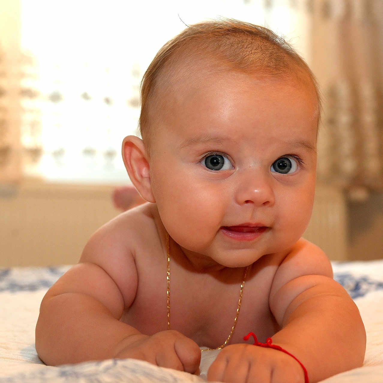 Sebastian Milan a rejoint le concours — aidez-le/la à gagner de superbes lots ! arm, baby, bed, blanket, bracelet, child, chubby, curtains, cute, expression, eyes, face, hand, indoors, infant, jewelry, necklace, person, portrait, skin
