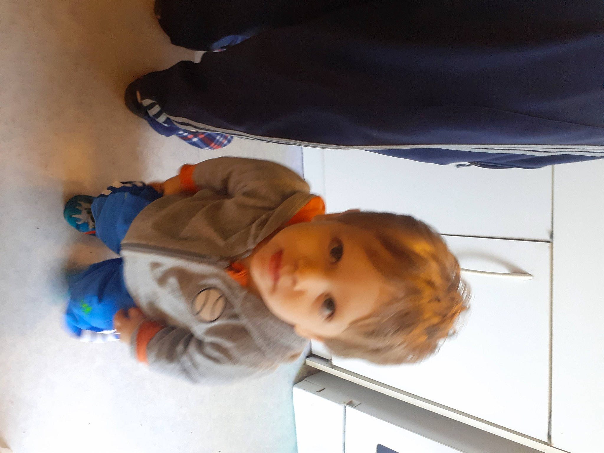 Devon a rejoint le concours — aidez-le/la à gagner de superbes lots ! baby, child, comfort, fun, nose, person, room, sitting, toddler, tree