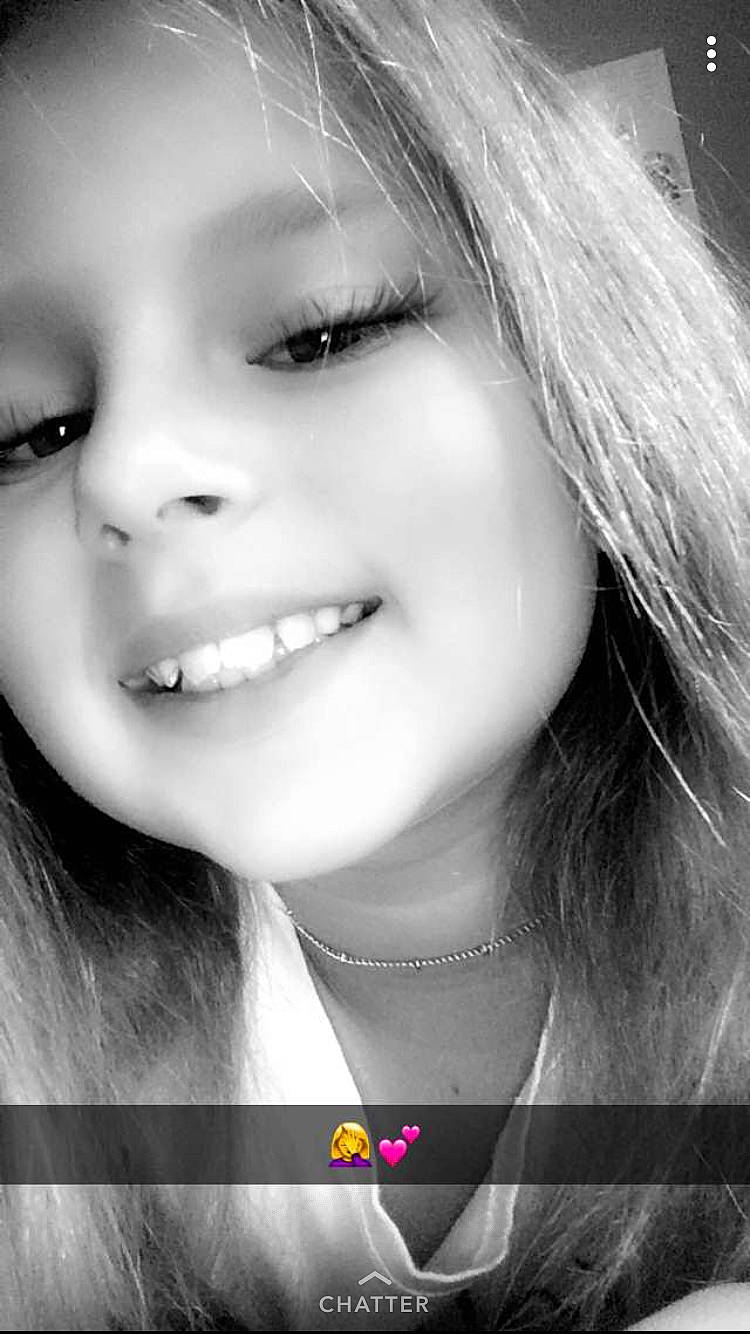 Maeline participe au concours pour gagner de l'argent avec cette photo : beauty, black_and_white, cheek, chin, close_up, emotion, eye, eyebrow, face, facial_expression, girl, human_hair_color, joy, lip, monochrome_photography, nose, person, photograph, photography, skin