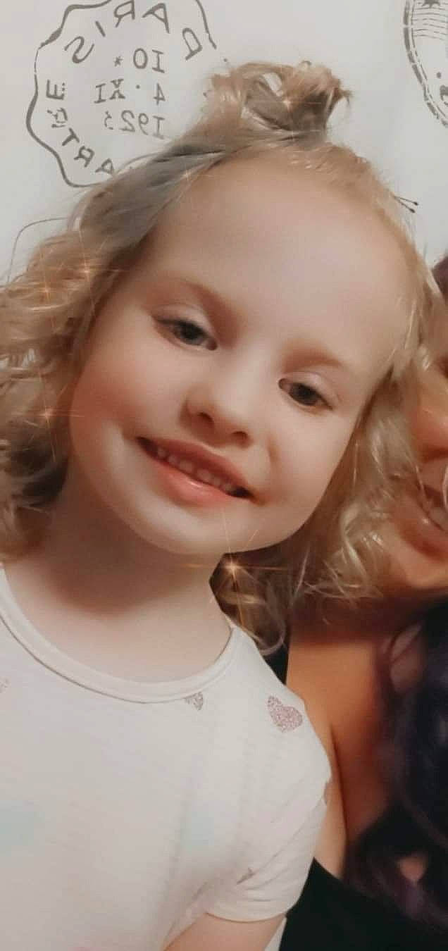 Kailynn is registered to the contest to win money with this photo: cheek, chin, ear, eye, eyebrow, eyelash, face, flash_photography, gesture, hair, happy, head, iris, jaw, joy, lip, mouth, neck, nose, person