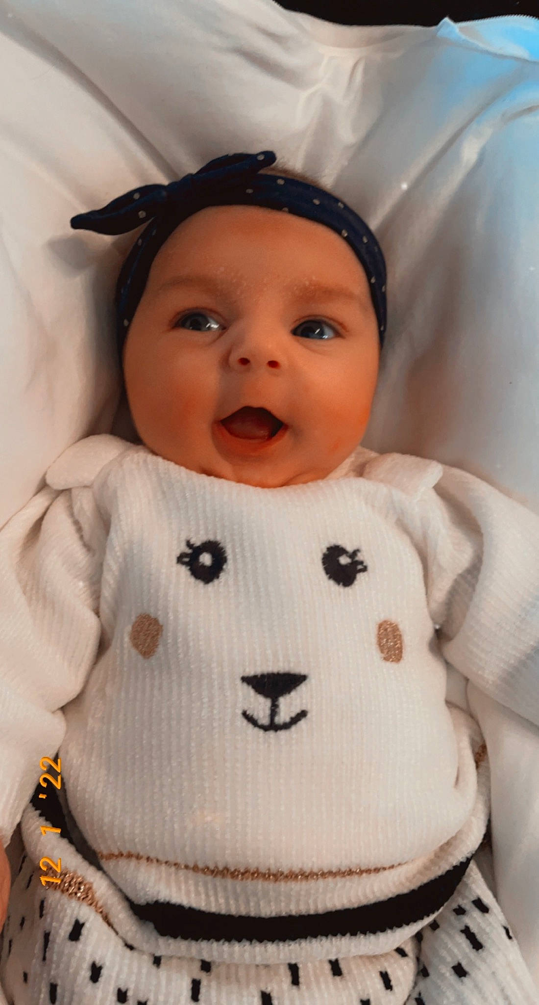 Néla a rejoint le concours — aidez-le/la à gagner de superbes lots ! baby, baby_toddler_clothing, cheek, child, comfort, eye, eyebrow, eyelash, face, happy, head, headwear, lip, nose, organ, outerwear, person, skin, sleeve, smile