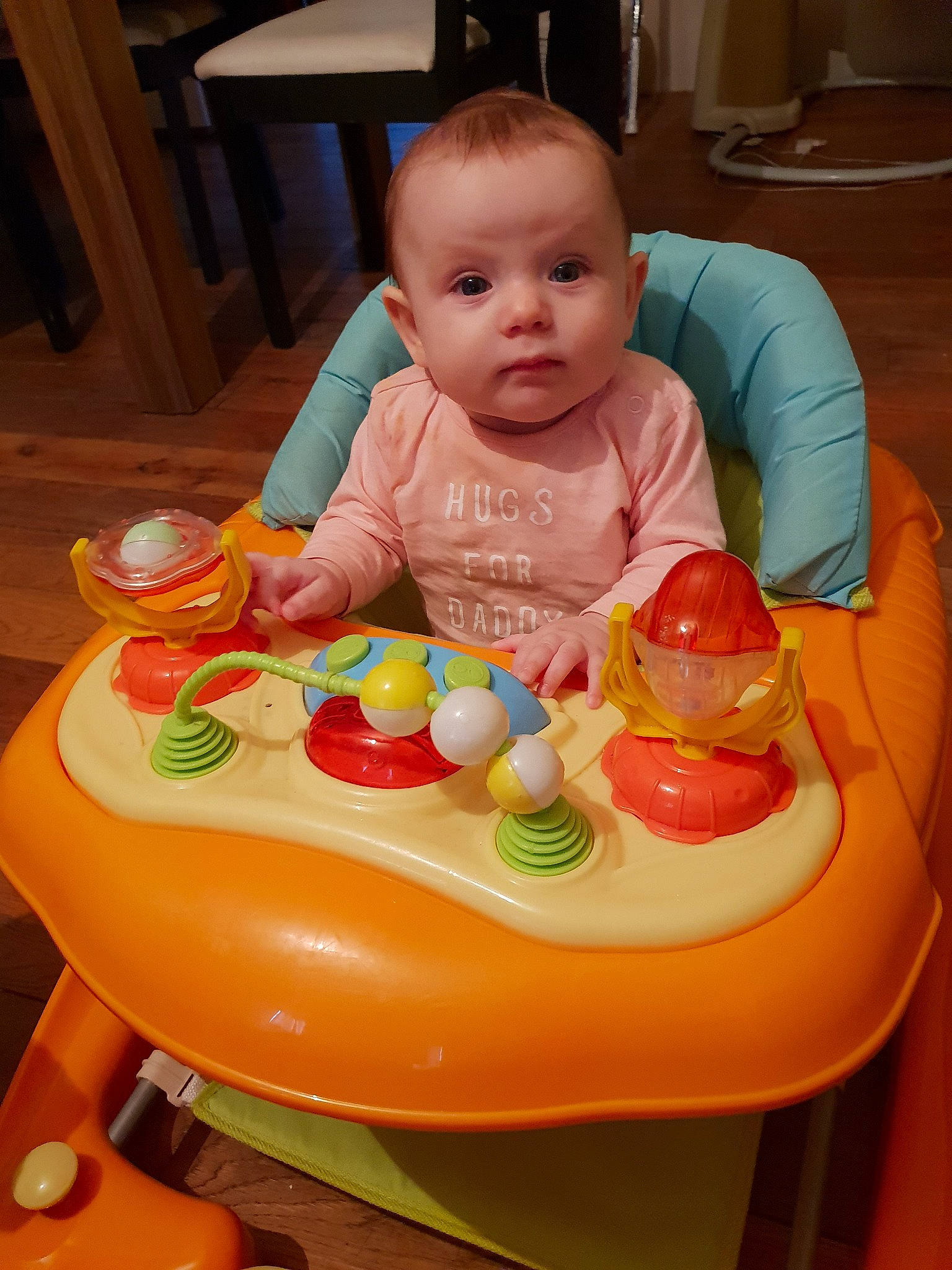 Marine participe au concours pour gagner de l'argent avec cette photo : baby, baby_playing_with_toys, baby_toys, child, eating, person, play, product, toddler