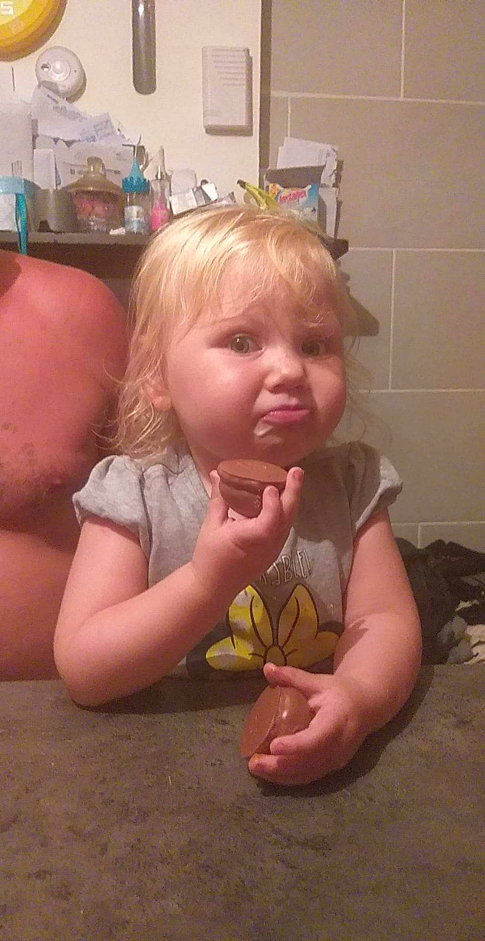 Kimberley participe au concours pour gagner de l'argent avec cette photo : baby, blond, cheek, child, ear, face, finger, fun, head, mouth, neck, nose, person, play, thumb, toddler