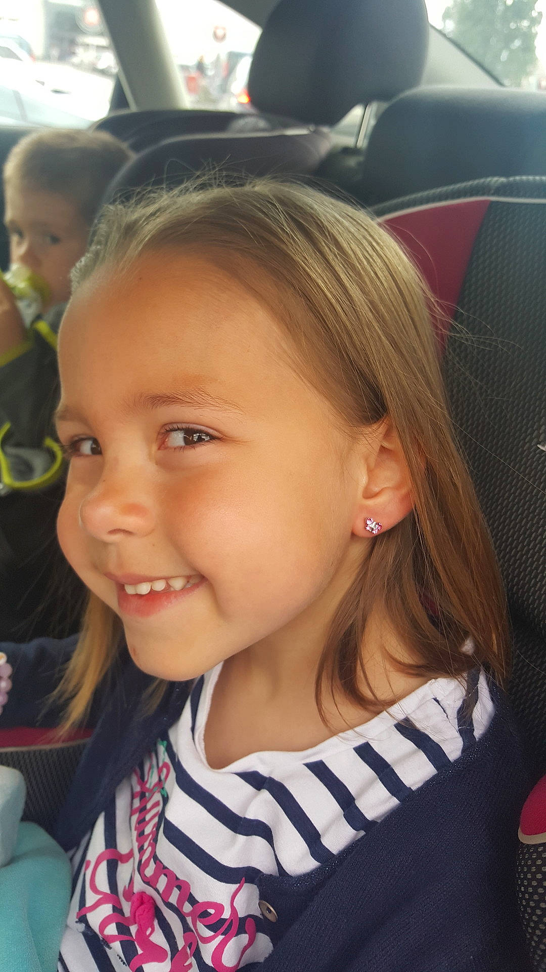 Ilona a rejoint le concours — aidez-le/la à gagner de superbes lots ! beauty, child, day, facial_expression, girl, hair, hairstyle, infant, joy, people, person, skin, smile, toddler