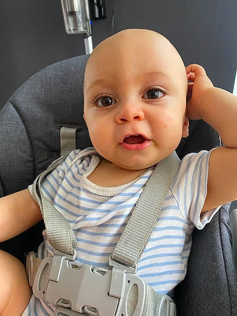 Morgan participe au concours pour gagner de l'argent avec cette photo : baby, baby_toddler_clothing, cheek, chin, comfort, ear, eye, eyebrow, eyelash, gesture, human_body, iris, joint, lip, mouth, neck, nose, person, shoulder, skin