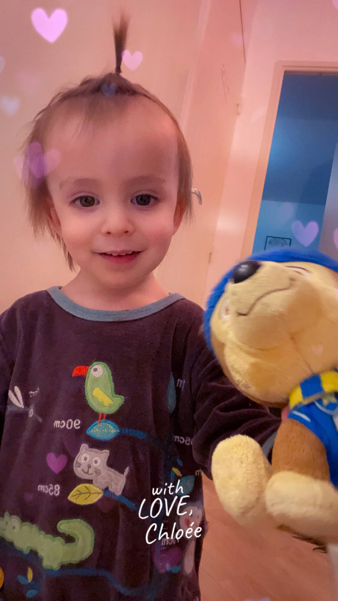 Tom a rejoint le concours — aidez-le/la à gagner de superbes lots ! baby_toddler_clothing, beauty, child, cool, design, font, football, fun, happy, head, human_body, joy, person, pink, product, skin, sleeve, smile, t_shirt, teddy_bear