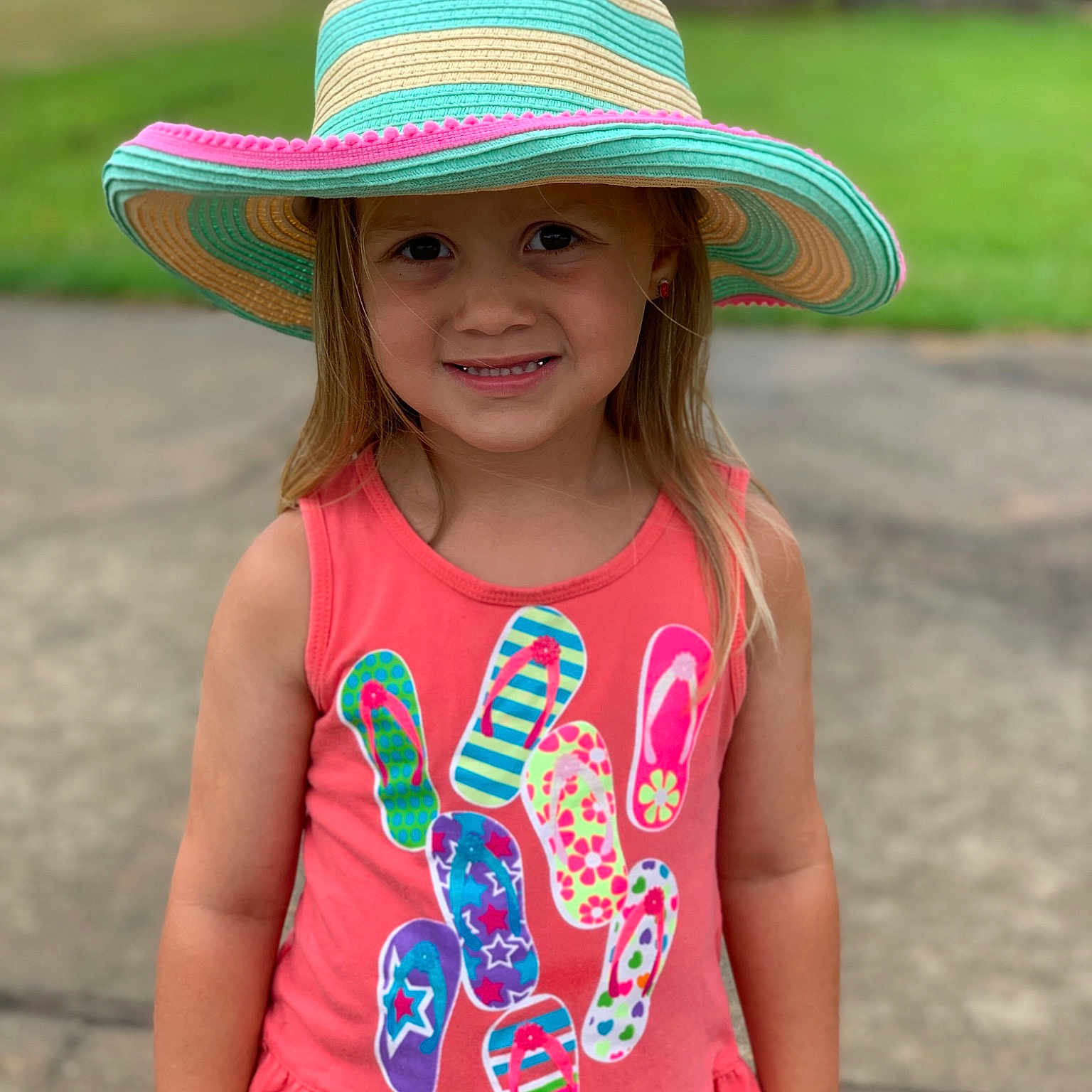 Aislín is registered to the contest to win money with this photo: baby_toddler_clothing, child, clothing, cowboy_hat, fashion_accessory, hat, headgear, headwear, joy, pattern, person, pink, sleeve, summer, sun_hat, t_shirt, toddler