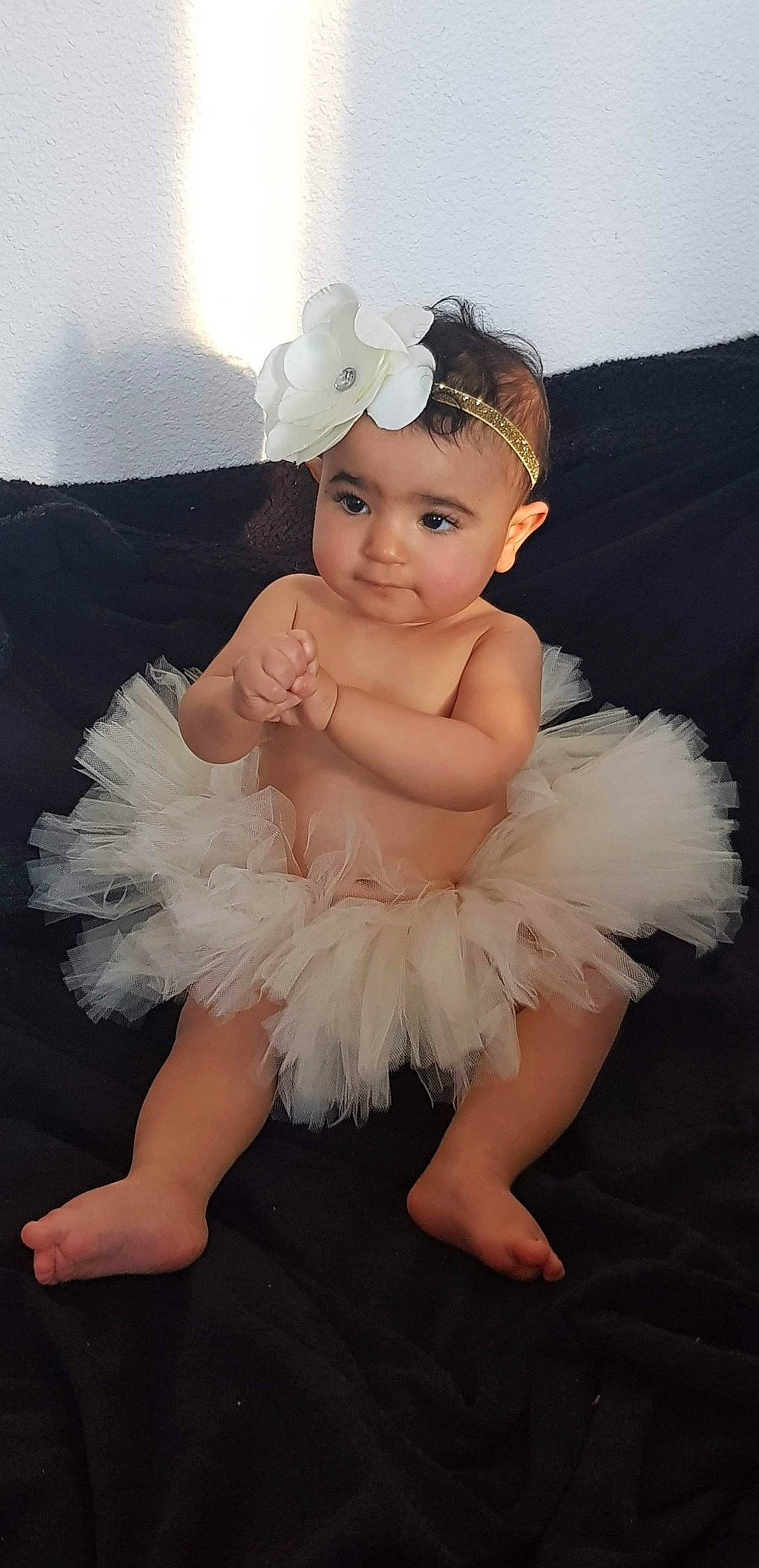 Mellina participe au concours pour gagner de l'argent avec cette photo : baby, baby_toddler_clothing, ballet_tutu, child, clothing, costume, costume_accessory, dress, fashion_accessory, flower_girl, hair_accessory, headband, headgear, headpiece, headwear, person, smile, toddler