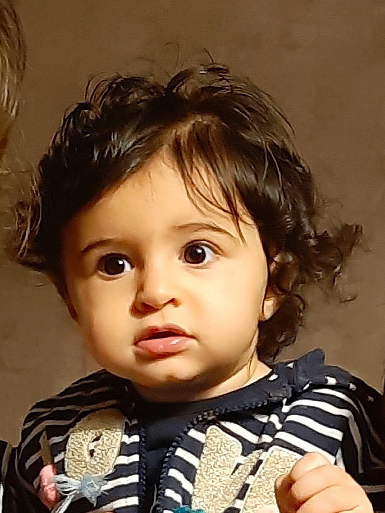 Sarah participe au concours pour gagner de l'argent avec cette photo : black_hair, brown_hair, cheek, child, child_model, chin, face, forehead, hair, hairstyle, head, human, lip, person, portrait, portrait_photography, toddler