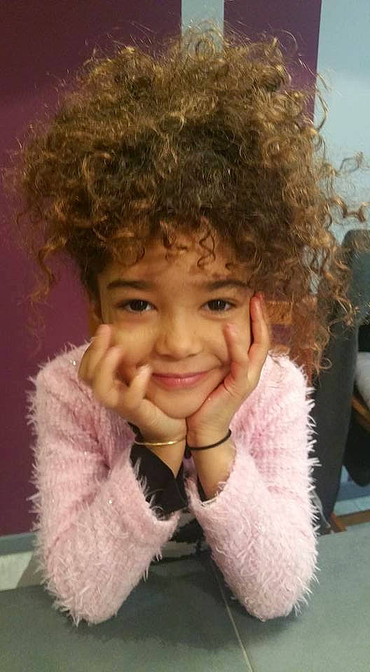 Taïsadié a rejoint le concours — aidez-le/la à gagner de superbes lots ! brown_hair, cheek, child, child_model, chin, face, forehead, fun, fur, girl, hair, hair_coloring, hairstyle, head, human_hair_color, joy, nose, person, smile, toddler