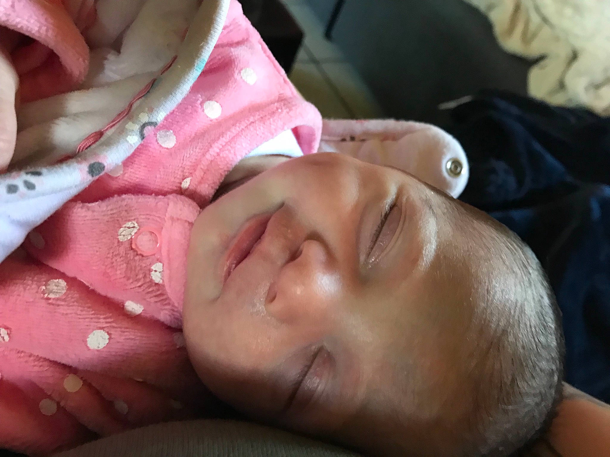 Amy participe au concours pour gagner de l'argent avec cette photo : baby, cheek, chin, comfort, ear, eyebrow, eyelash, finger, gesture, hand, happy, lip, mouth, nail, neck, nose, person, skin, smile, thumb