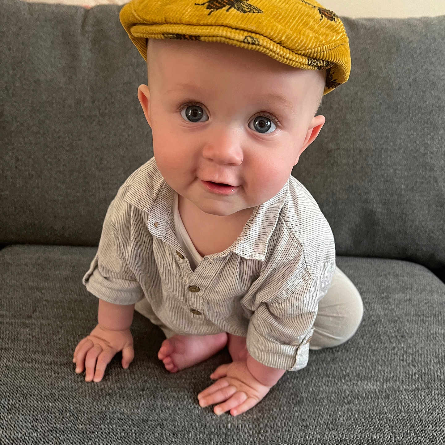 Theo is registered to the contest to win money with this photo: baby, babycrawling, baseballcap, bonnet, cap, clothing, couch, crawling, cushion, face, furniture, hat, head, homedecor, jeans, pants, person, photography, portrait, sitting