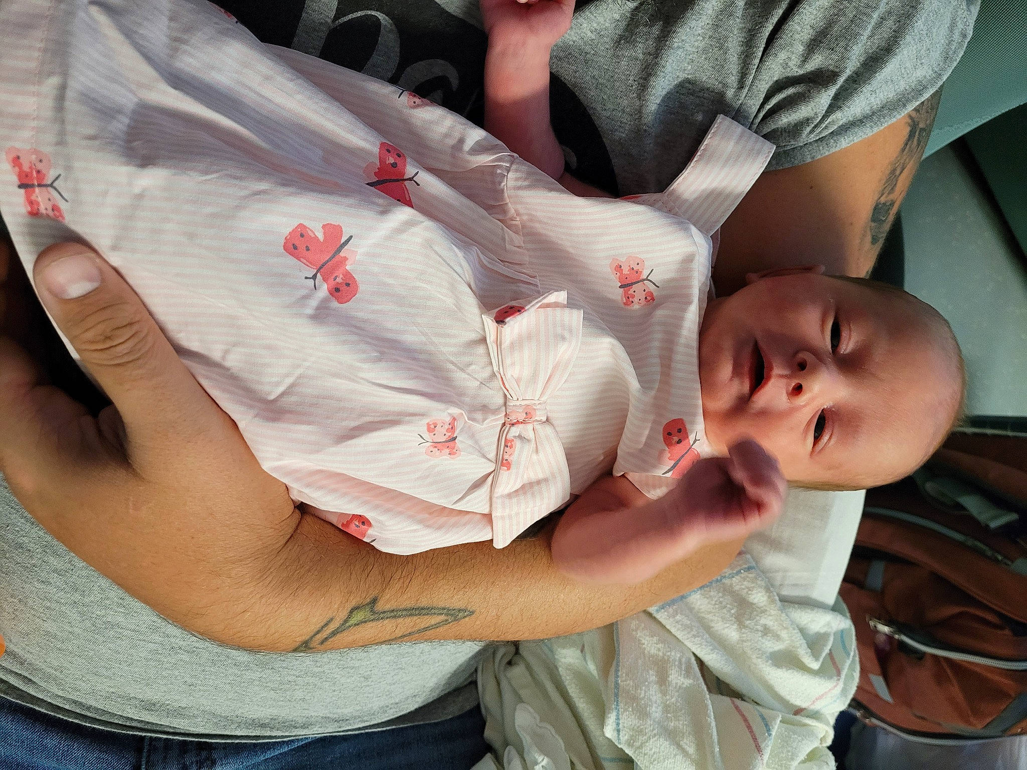 Kassandra is registered to the contest to win money with this photo: baby, baby_carriage, chest, child, comfort, elbow, facial_expression, finger, fun, gesture, hairstyle, human_body, human_leg, interaction, mouth, muscle, person, skin, thigh, toddler