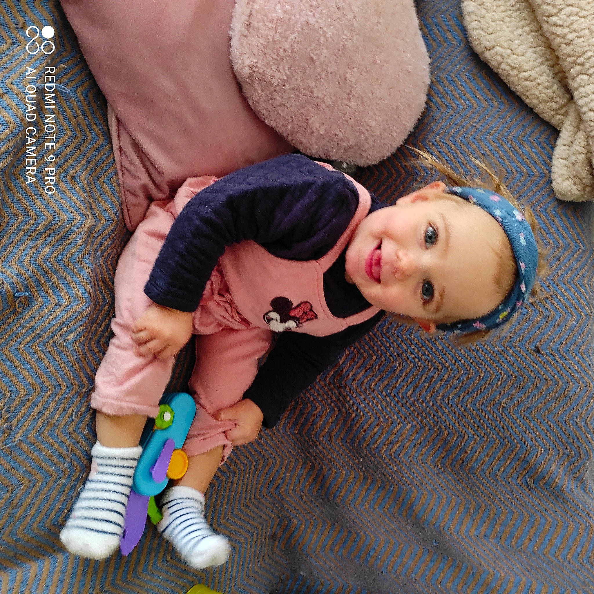 Thaïs a rejoint le concours — aidez-le/la à gagner de superbes lots ! baby, baby_toddler_clothing, cheek, child, comfort, doll, eye, face, fawn, finger, gesture, hand, head, human_body, joint, joy, person, skin, sleeve, toy