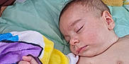 Mael a rejoint le concours — aidez-le/la à gagner de superbes lots ! baby, sleeping, towel, blanket, child, infant, face, hand, skin, indoors, peaceful, rest, nap, comfort, soft, head, closeup, portrait, young, relax