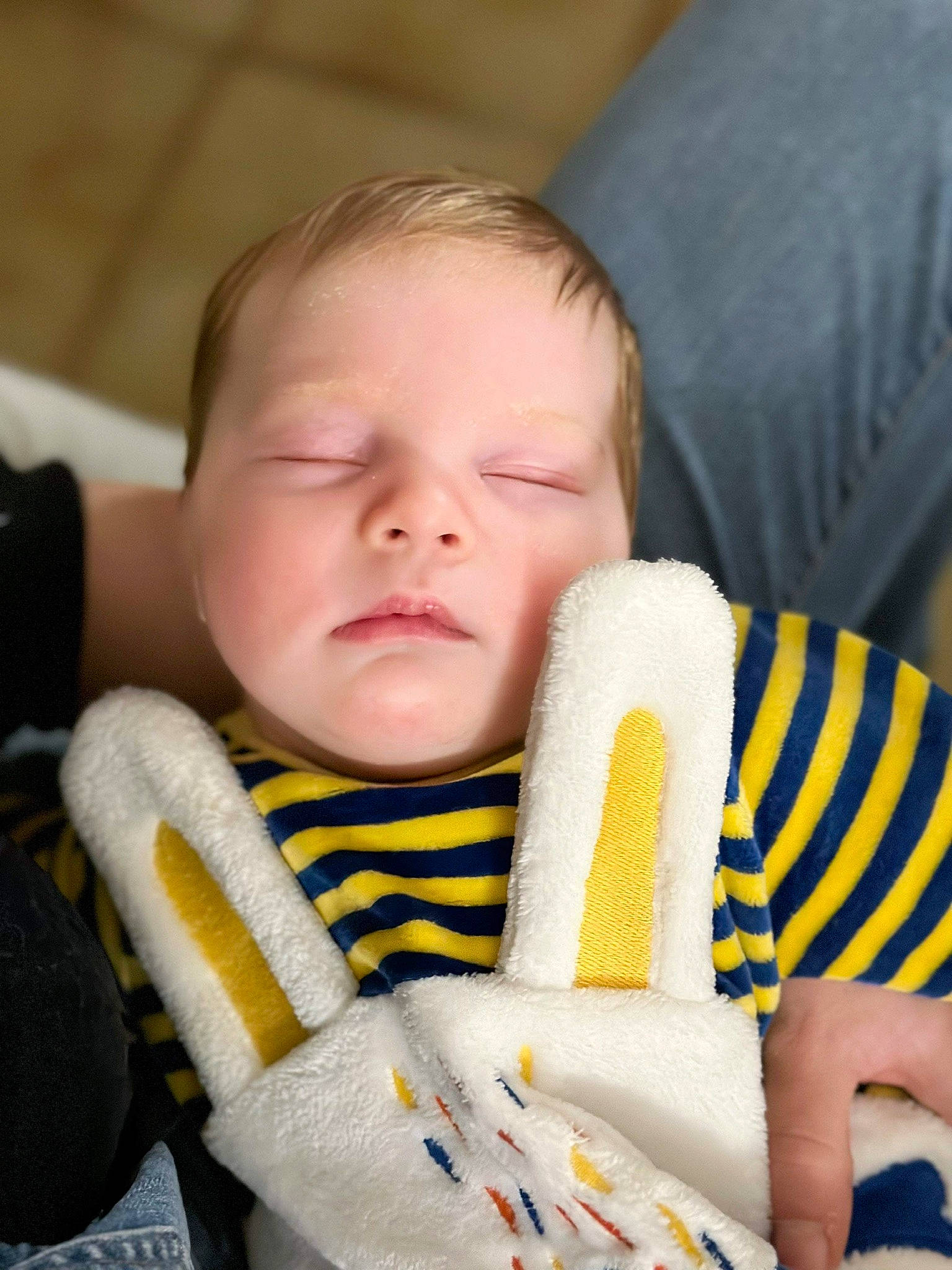 Aaron participe au concours pour gagner de l'argent avec cette photo : baby, baby_in_car_seat, baby_products, baby_safety, baby_sleeping, baby_toddler_clothing, cheek, child, comfort, eyelash, finger, gesture, glove, linens, nail, person, seat_belt, skin, thumb, toddler