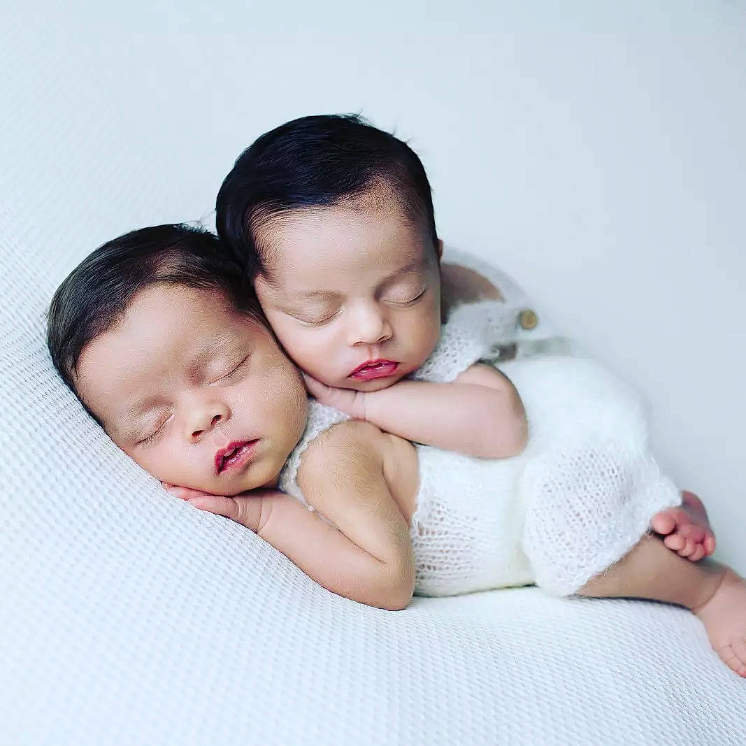 Gabriel E Daniel participe au concours pour gagner de l'argent avec cette photo : baby, baby_sleeping, baby_toddler_clothing, cheek, child, comfort, fashion_accessory, flash_photography, gesture, happy, jewellery, linens, love, pattern, person, photo_shoot, portrait_photography, sitting, skin, sleeve