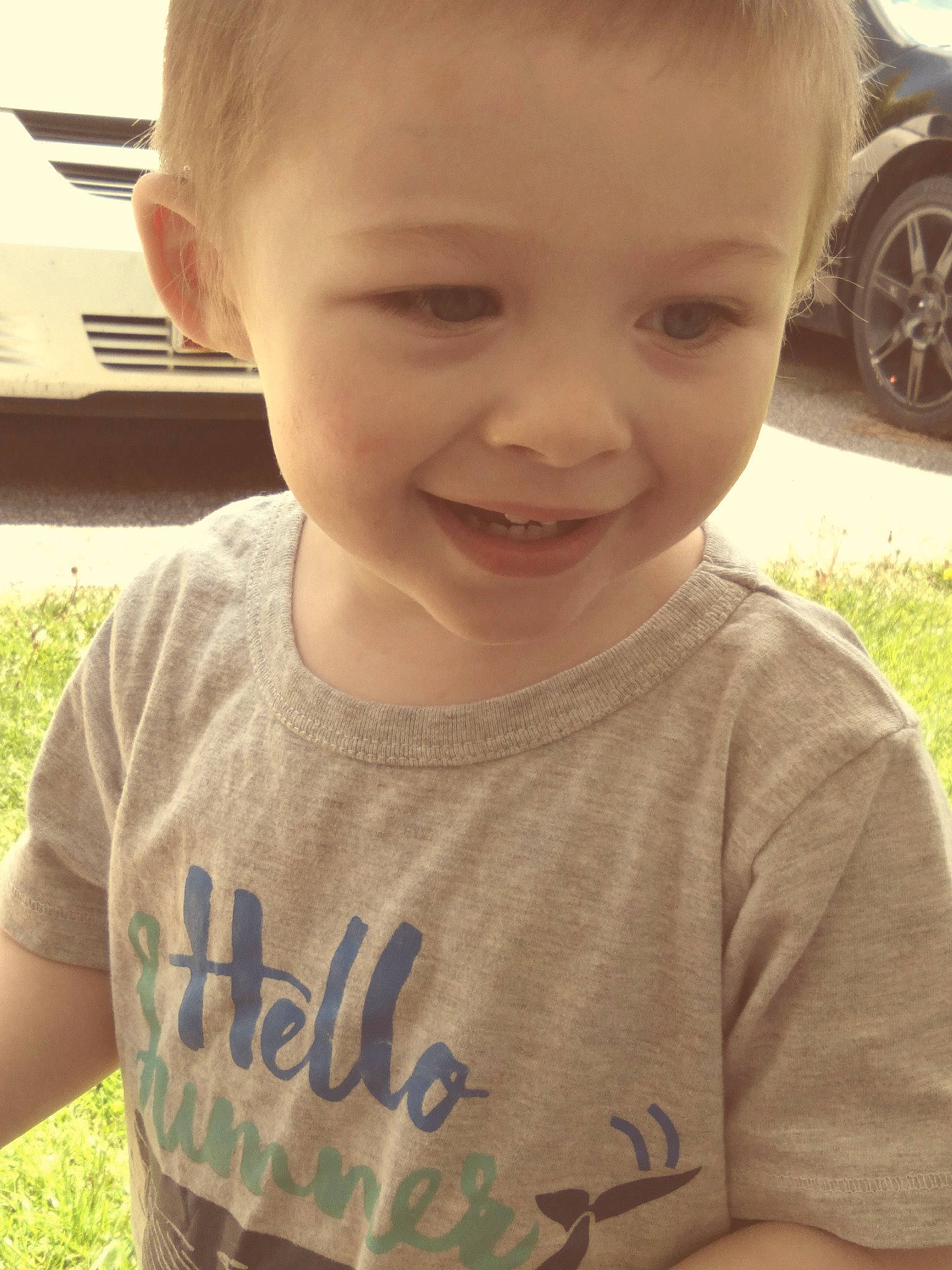 Mavrick is registered to the contest to win money with this photo: clothing, daytime, eyebrow, facial_expression, forehead, hair, hairstyle, happy, joy, light, mouth, neck, nose, organ, person, plant, skin, sleeve, smile, tire