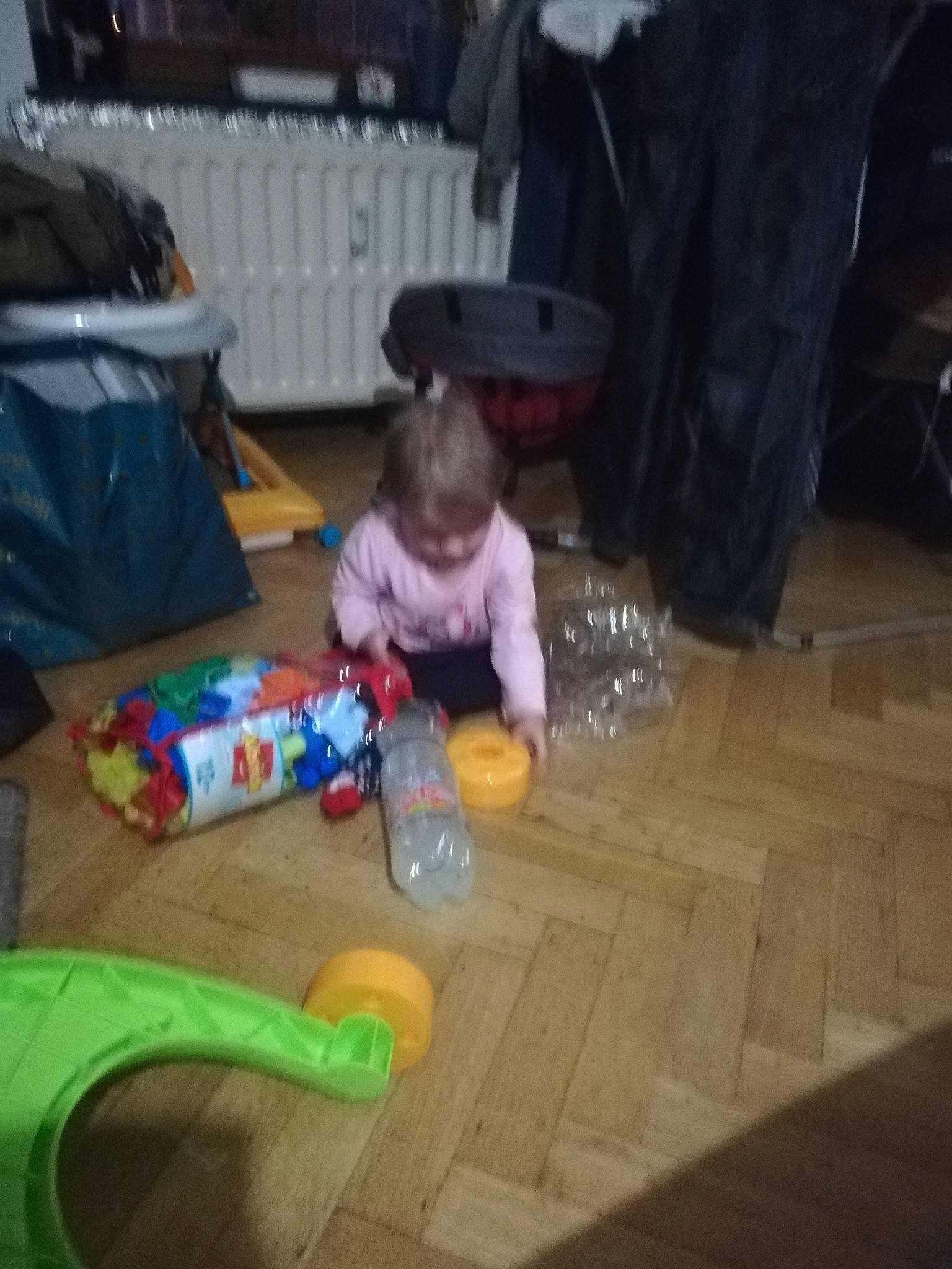 Kailly participe au concours pour gagner de l'argent avec cette photo : baby, baby_products, baby_toddler_clothing, baby_toys, child, floor, flooring, hardwood, home, infant_bed, laminate_flooring, nursery, person, plastic, play, toddler, toy, varnish, wood, wood_flooring