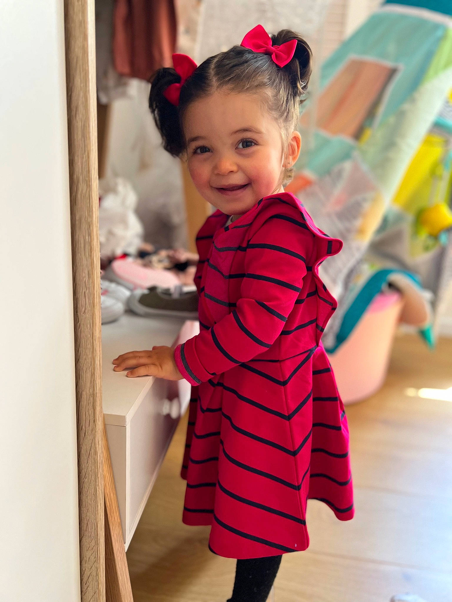 Djena participe au concours pour gagner de l'argent avec cette photo : baby_toddler_clothing, blazer, child, dress, facial_expression, fashion_design, formal_wear, happy, joy, magenta, neck, one_piece_garment, person, pink, purple, red, shoulder, skin, sleeve, smile